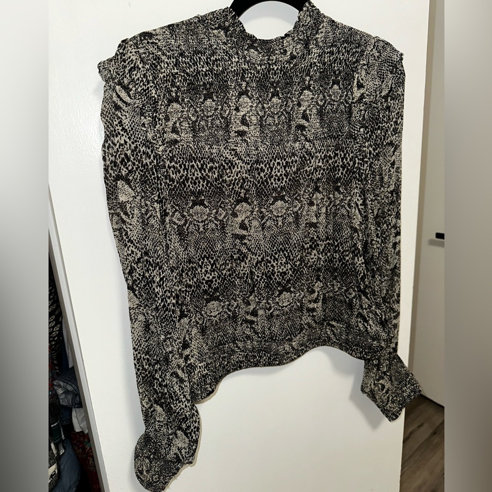 Free people Roma M  grey snakeskin blouse